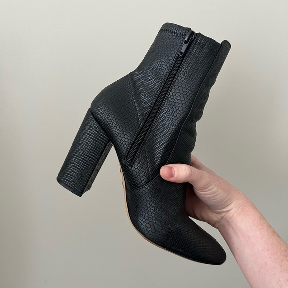 Gently used Aldo snake print booties size 8 (fits like 7/7.5) - Picture 2 of 4